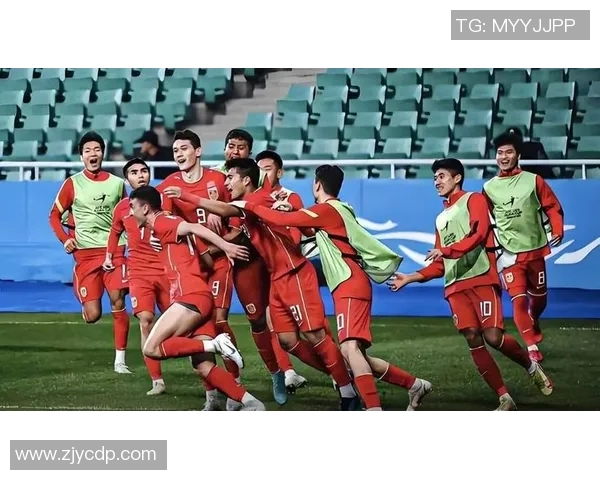 中国足球迎战越南队期待突破重重挑战争取胜利的决心与信心